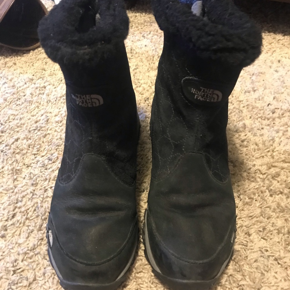 Women’s North Face snow boots